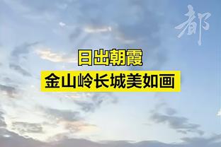 等候英雄归来，众多泰山球迷聚集在济南高铁站